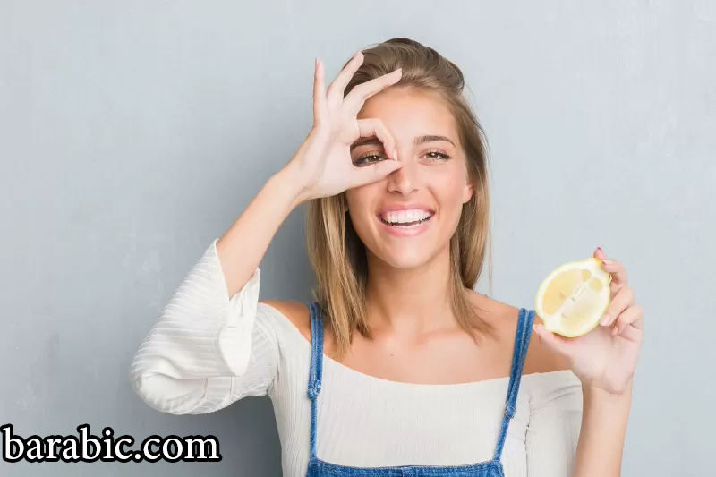 طريقة تفتيح الشعر بشكل طبيعي: 6 طرق سهلة تعمل